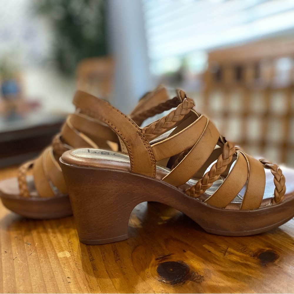 Super sexy chunky boc sandals. Very versatile!